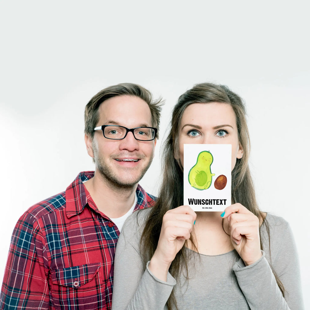 Personalisierte Postkarte Avocado Kern rollt Postkarte mit Namen, Postkarte bedrucken, Postkarte mit Wunschtext, Postkarte personalisierbar, Geschenkkarte mit Namen, Grußkarte mit Namen, Karte mit Namen, Einladung mit Namen, Ansichtskarte mit Namen, Geschenkkarte mit Wunschtext, Grußkarte mit Wunschtext, Karte mit Wunschtext, Einladung mit Wunschtext, Ansichtskarte mit Wunschtext, Avocado, Veggie, Vegan, Gesund, Avocados, Schwanger, Geburt, Geburtstag, Säugling, Kind, erstes Kind, zur Geburt, Schwangerschaft, Babyparty, Baby, große Liebe, Liebe, Love