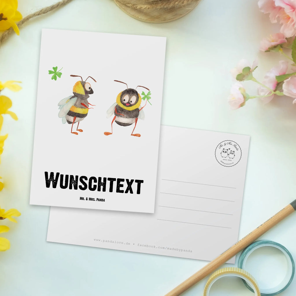 Personalisierte Postkarte Hummeln mit Kleeblatt Postkarte mit Namen, Postkarte bedrucken, Postkarte mit Wunschtext, Postkarte personalisierbar, Geschenkkarte mit Namen, Grußkarte mit Namen, Karte mit Namen, Einladung mit Namen, Ansichtskarte mit Namen, Geschenkkarte mit Wunschtext, Grußkarte mit Wunschtext, Karte mit Wunschtext, Einladung mit Wunschtext, Ansichtskarte mit Wunschtext, Tiermotive, Gute Laune, lustige Sprüche, Tiere, Hummel, Biene, Spruch positiv, Biene Deko, Spruch schön, glücklich sein, glücklich werden, Spruch fröhlich