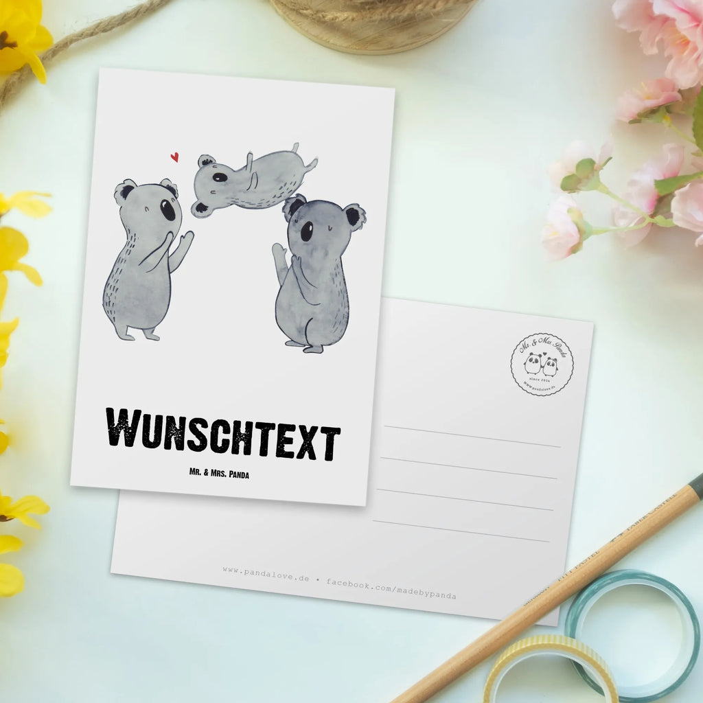 Personalisierte Postkarte Koala Feiern Sich Postkarte mit Namen, Postkarte bedrucken, Postkarte mit Wunschtext, Postkarte personalisierbar, Geschenkkarte mit Namen, Grußkarte mit Namen, Karte mit Namen, Einladung mit Namen, Ansichtskarte mit Namen, Geschenkkarte mit Wunschtext, Grußkarte mit Wunschtext, Karte mit Wunschtext, Einladung mit Wunschtext, Ansichtskarte mit Wunschtext, Geburtstag, Geburtstagsgeschenk, Geschenk, Koala, Familie, Kind, Eltern, Herz, Liebe