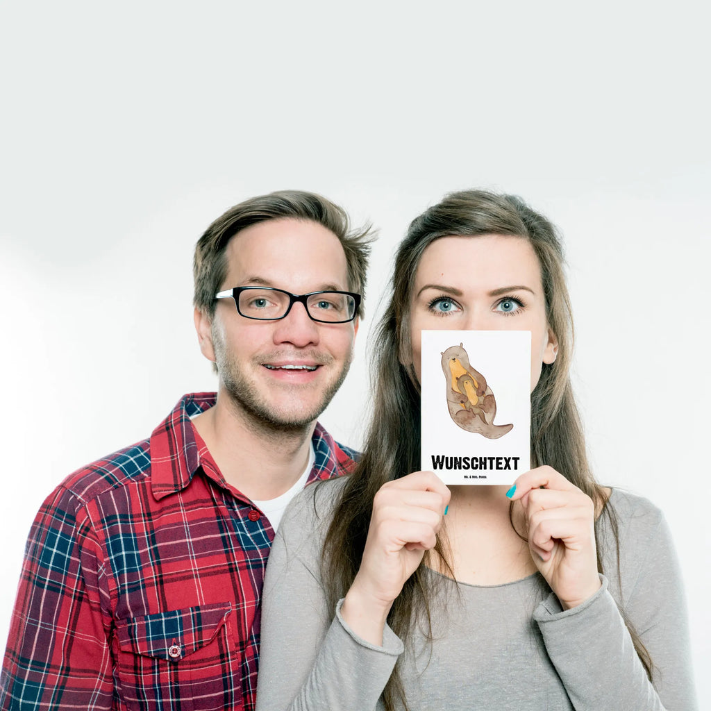 Personalisierte Postkarte Otter mit Kind Postkarte mit Namen, Postkarte bedrucken, Postkarte mit Wunschtext, Postkarte personalisierbar, Geschenkkarte mit Namen, Grußkarte mit Namen, Karte mit Namen, Einladung mit Namen, Ansichtskarte mit Namen, Geschenkkarte mit Wunschtext, Grußkarte mit Wunschtext, Karte mit Wunschtext, Einladung mit Wunschtext, Ansichtskarte mit Wunschtext, Otter, Fischotter, Seeotter, Otter Seeotter See Otter