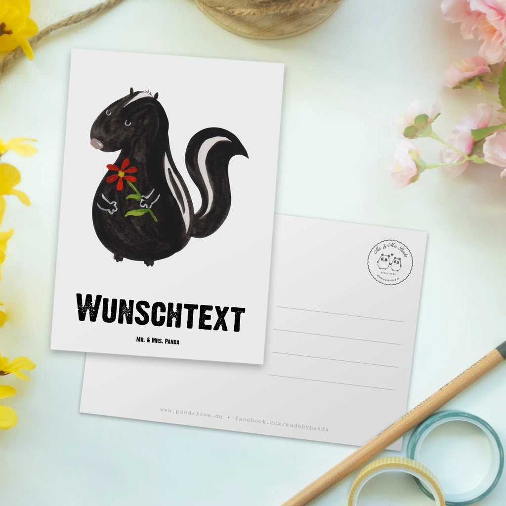 Personalisierte Postkarte Stinktier Blume Postkarte mit Namen, Postkarte bedrucken, Postkarte mit Wunschtext, Postkarte personalisierbar, Geschenkkarte mit Namen, Grußkarte mit Namen, Karte mit Namen, Einladung mit Namen, Ansichtskarte mit Namen, Geschenkkarte mit Wunschtext, Grußkarte mit Wunschtext, Karte mit Wunschtext, Einladung mit Wunschtext, Ansichtskarte mit Wunschtext, Stinktier, Skunk, Wildtier, Raubtier, Stinker, Stinki, Tagträumer, verträumt, Dreams, Träume