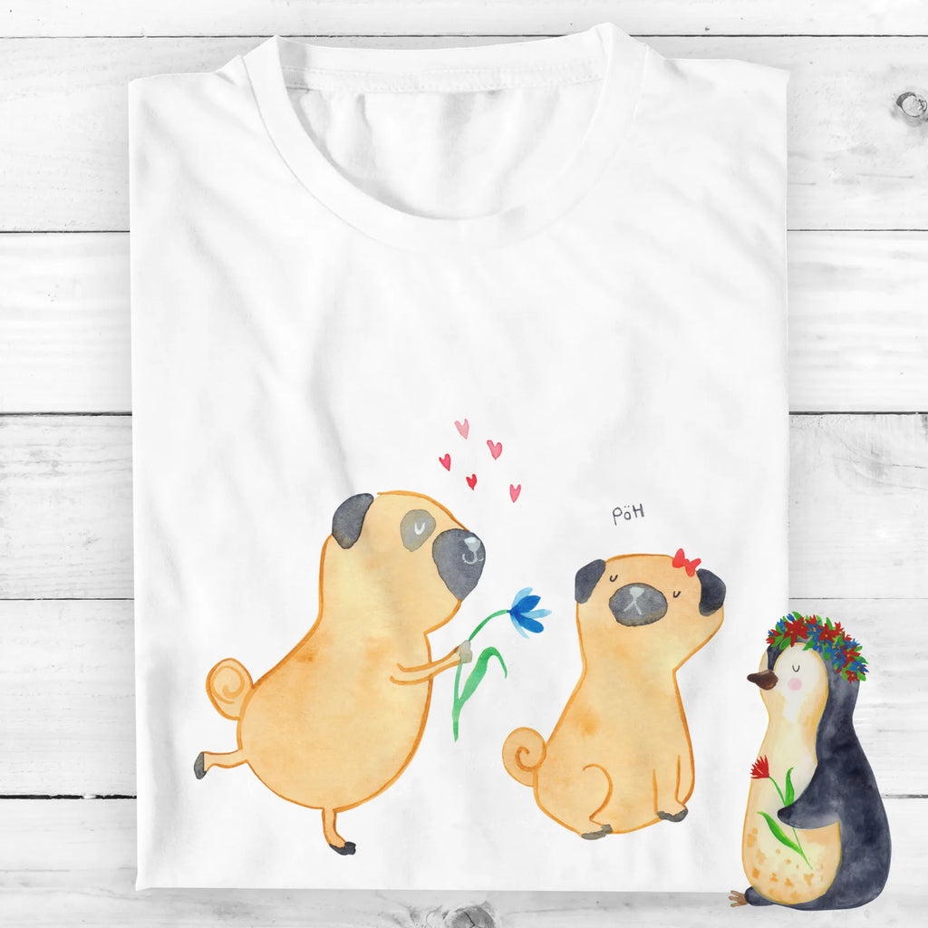 Personalisiertes T-Shirt Mops Verliebt T-Shirt Personalisiert, T-Shirt mit Namen, T-Shirt mit Aufruck, Männer, Frauen, Wunschtext, Bedrucken, Hund, Hundemotiv, Haustier, Hunderasse, Tierliebhaber, Hundebesitzer, Sprüche, Mops, Möpse, Hundeliebe, verliebt, Liebe, Liebesspruch. Verlobt, Geschenk Freund, Partner