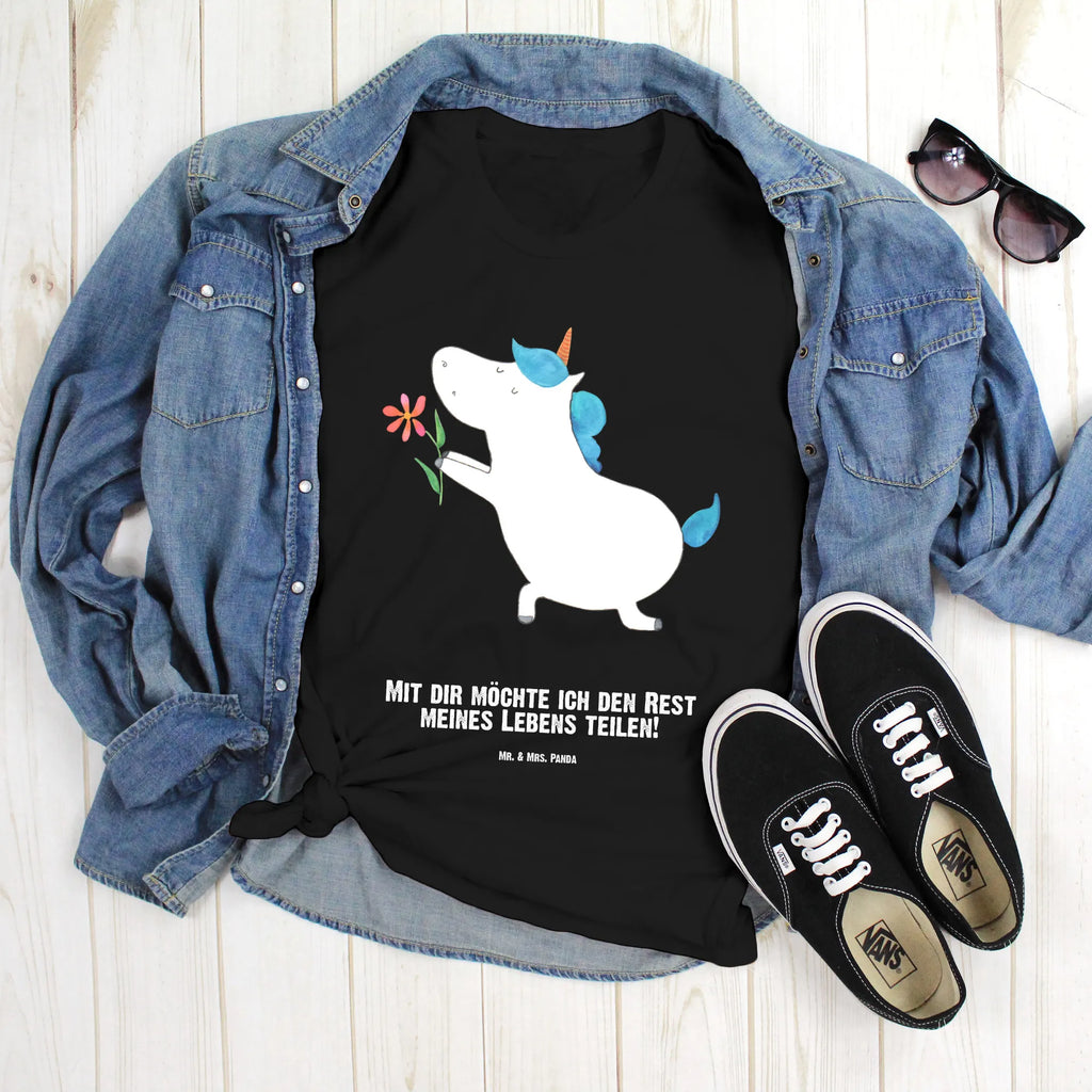 Personalisiertes T-Shirt Einhorn Blume T-Shirt Personalisiert, T-Shirt mit Namen, T-Shirt mit Aufruck, Männer, Frauen, Wunschtext, Bedrucken, Einhorn, Einhörner, Einhorn Deko, Pegasus, Unicorn, Liebe, Liebesbeweis, Antrag, Heiratsantrag, Verlobung, Ehepaar, Pärchen, Partner, Freund, Freundin, Ehe, heiraten