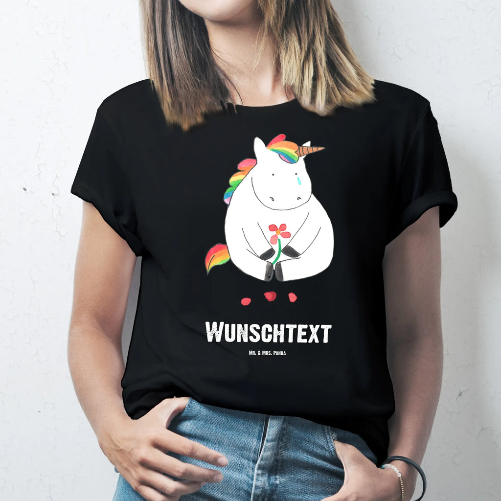 Personalisiertes T-Shirt Einhorn Traurig T-Shirt Personalisiert, T-Shirt mit Namen, T-Shirt mit Aufruck, Männer, Frauen, Wunschtext, Bedrucken, Einhorn, Einhörner, Einhorn Deko, Pegasus, Unicorn, Glitzer, Trösten. Freundschaft, Freunde, Liebe, Trauer, Grußkarte, Blume