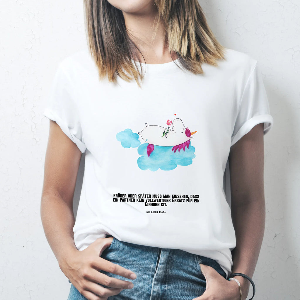 Personalisiertes T-Shirt Einhorn verliebt auf Wolke T-Shirt Personalisiert, T-Shirt mit Namen, T-Shirt mit Aufruck, Männer, Frauen, Wunschtext, Bedrucken, Einhorn, Einhörner, Einhorn Deko, Pegasus, Unicorn, verliebt, Liebe, Liebesbeweis, Freundin, Wolke