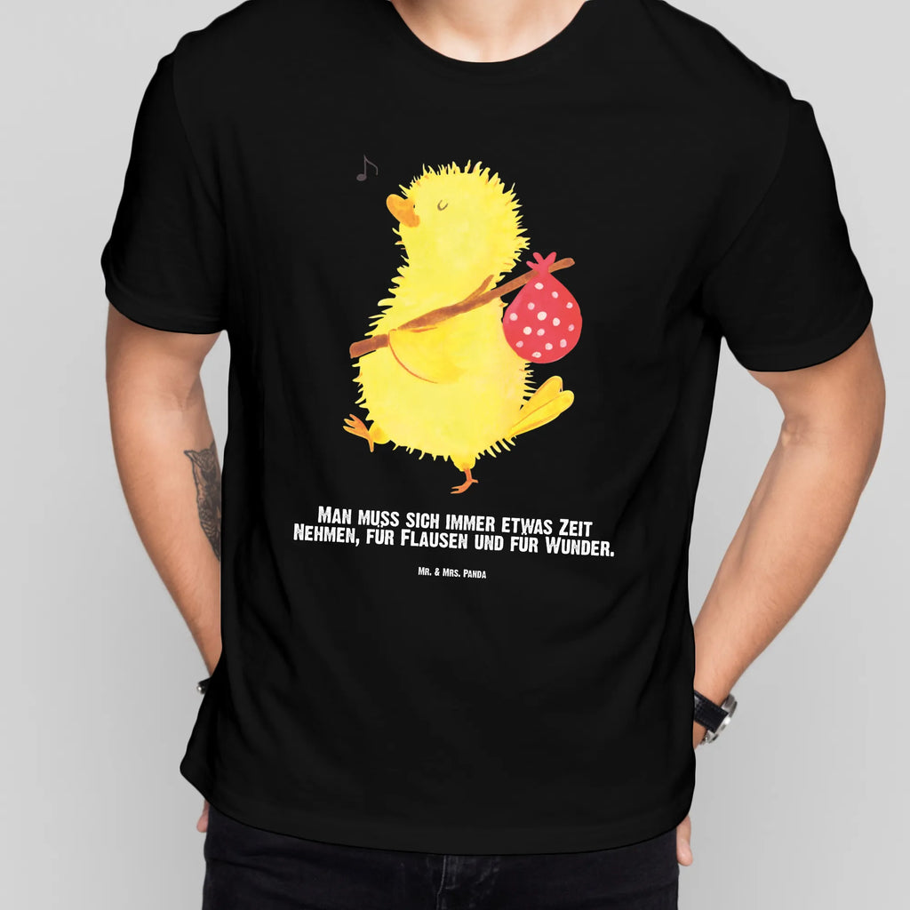 Personalisiertes T-Shirt Küken Wanderer T-Shirt Personalisiert, T-Shirt mit Namen, T-Shirt mit Aufruck, Männer, Frauen, Wunschtext, Bedrucken, Ostern, Osterhase, Ostergeschenke, Osternest, Osterdeko, Geschenke zu Ostern, Ostern Geschenk, Ostergeschenke Kinder, Ostern Kinder, Küken, Osterei, Ostereier, Ei, Frühlingsgefühle, Freude, Grüße, liebe Grüße, Frohe Ostern, Ostergrüße, Flausen, Wunder, Reisen, Weltenbummler, Zeit, Zeitmanagement, Backpacker