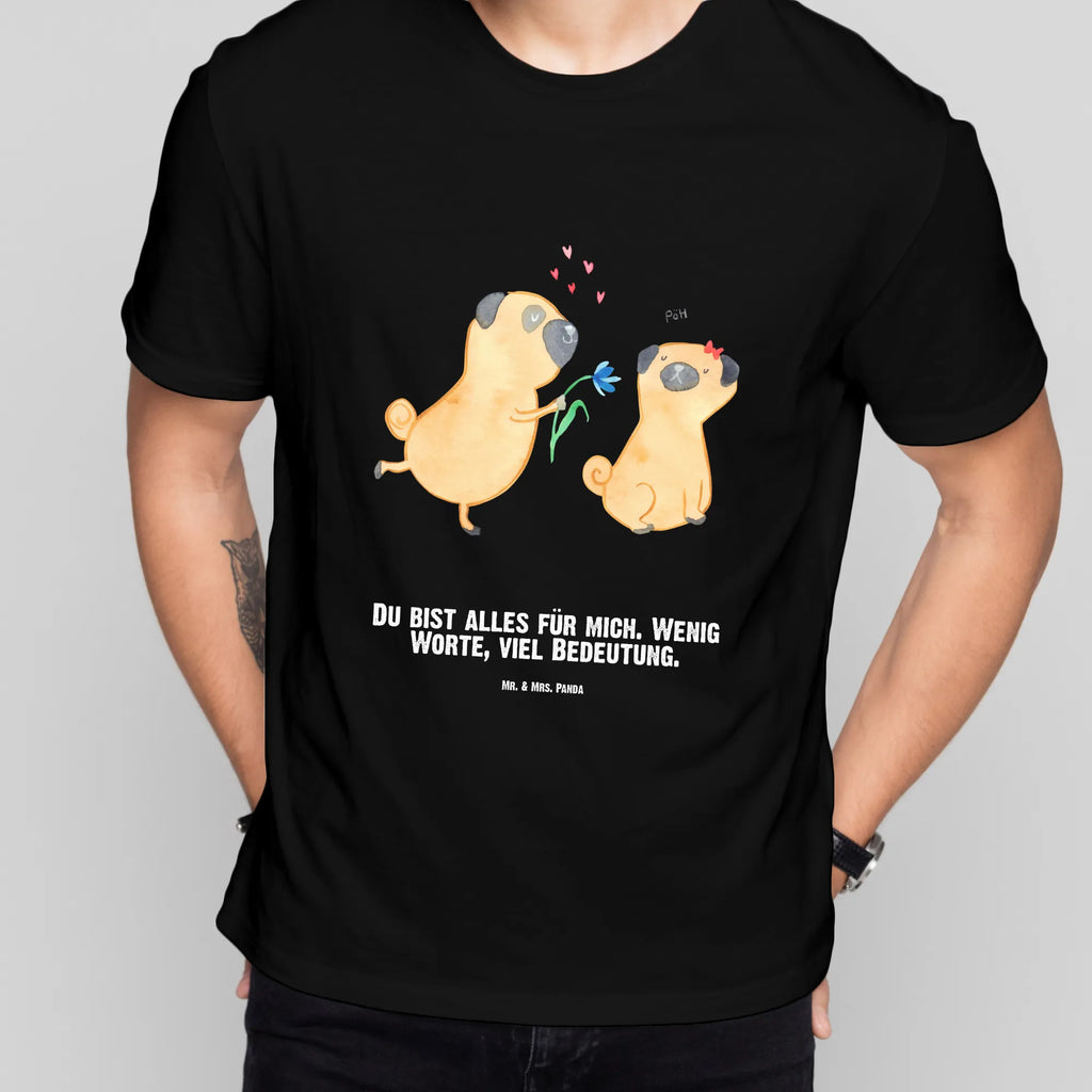 Personalisiertes T-Shirt Mops Verliebt T-Shirt Personalisiert, T-Shirt mit Namen, T-Shirt mit Aufruck, Männer, Frauen, Wunschtext, Bedrucken, Hund, Hundemotiv, Haustier, Hunderasse, Tierliebhaber, Hundebesitzer, Sprüche, Mops, Möpse, Hundeliebe, verliebt, Liebe, Liebesspruch. Verlobt, Geschenk Freund, Partner