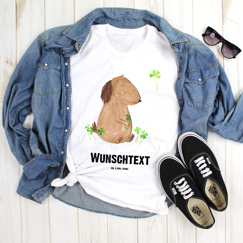 Personalisiertes T-Shirt Hund Kleeblatt T-Shirt Personalisiert, T-Shirt mit Namen, T-Shirt mit Aufruck, Männer, Frauen, Wunschtext, Bedrucken, Hund, Hundemotiv, Haustier, Hunderasse, Tierliebhaber, Hundebesitzer, Sprüche, Kleeblatt, Glück, Tagträume, Motivation, Neuanfang, Geschenk, Glücksbringer, Selbstliebe, Achtsamkeit