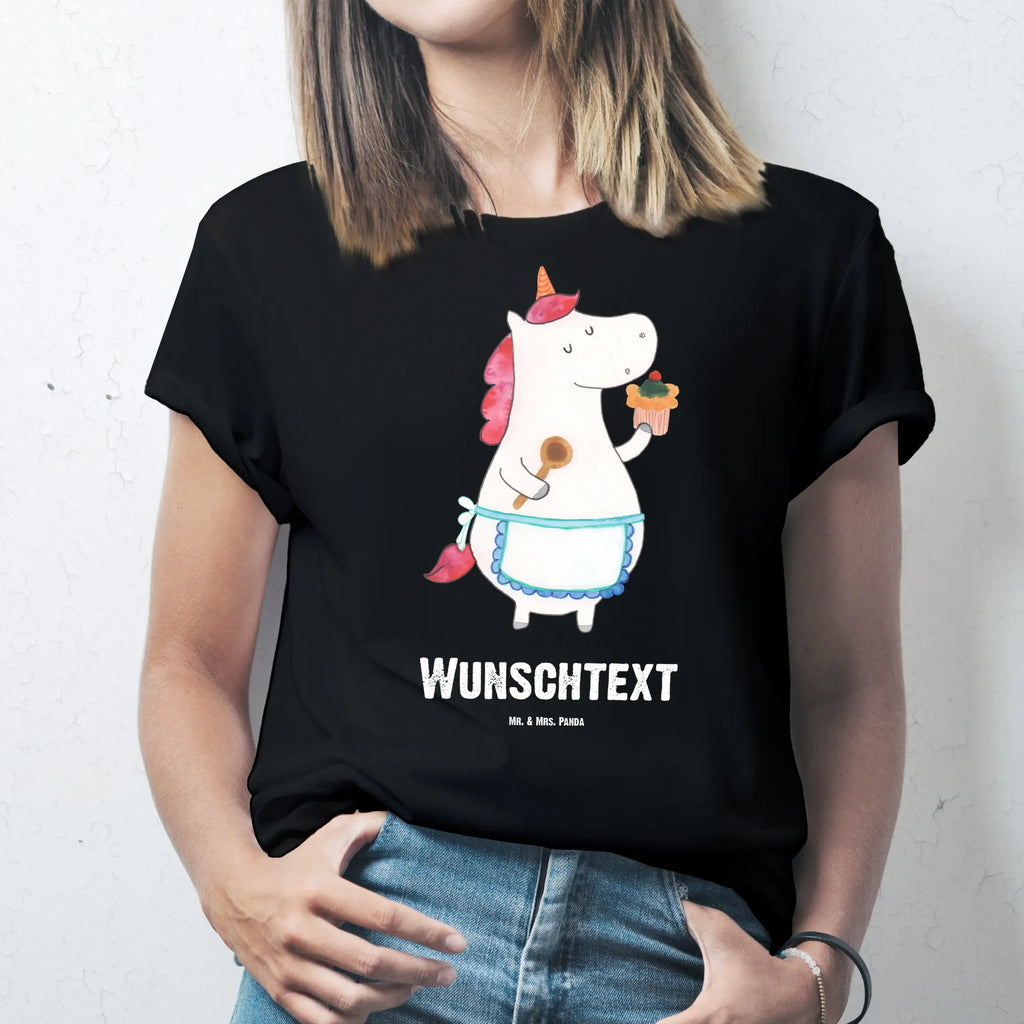 Personalisiertes T-Shirt Einhorn Küchenfee T-Shirt Personalisiert, T-Shirt mit Namen, T-Shirt mit Aufruck, Männer, Frauen, Wunschtext, Bedrucken, Einhorn, Einhörner, Einhorn Deko, Pegasus, Unicorn, backen, Muffin, Motivation, Träumer, träumen, Bäckerin, Hobbykoch, Koch, Torte, Kuchen