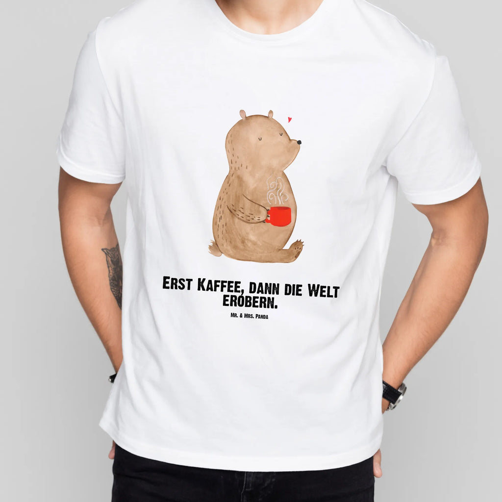 Personalisiertes T-Shirt Bär Kaffee T-Shirt Personalisiert, T-Shirt mit Namen, T-Shirt mit Aufruck, Männer, Frauen, Wunschtext, Bedrucken, Bär, Teddy, Teddybär, Kaffee, Coffee, Bären, guten Morgen, Morgenroutine, Welt erobern, Welt retten, Motivation