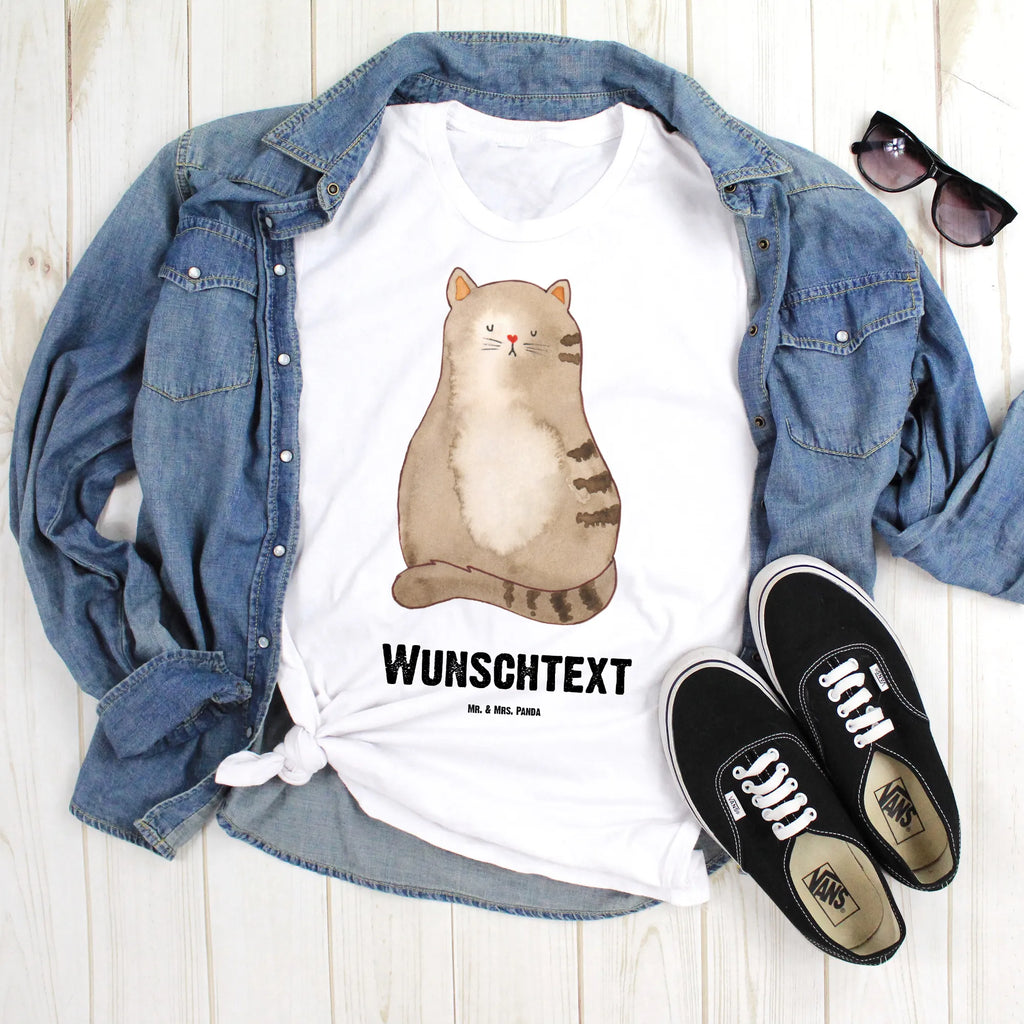 Personalisiertes T-Shirt Katze sitzend T-Shirt Personalisiert, T-Shirt mit Namen, T-Shirt mit Aufruck, Männer, Frauen, Wunschtext, Bedrucken, Katze, Katzenmotiv, Katzenfan, Katzendeko, Katzenfreund, Katzenliebhaber, Katzenprodukte, Katzenartikel, Katzenaccessoires, Katzensouvenirs, Katzenliebhaberprodukte, Katzenmotive, Katzen, Kater, Mietze, Cat, Cats, Katzenhalter, Katzenbesitzerin, Haustier, Katzenliebe, Lebensinhalt, Liebe, Mittelpunkt, Familie