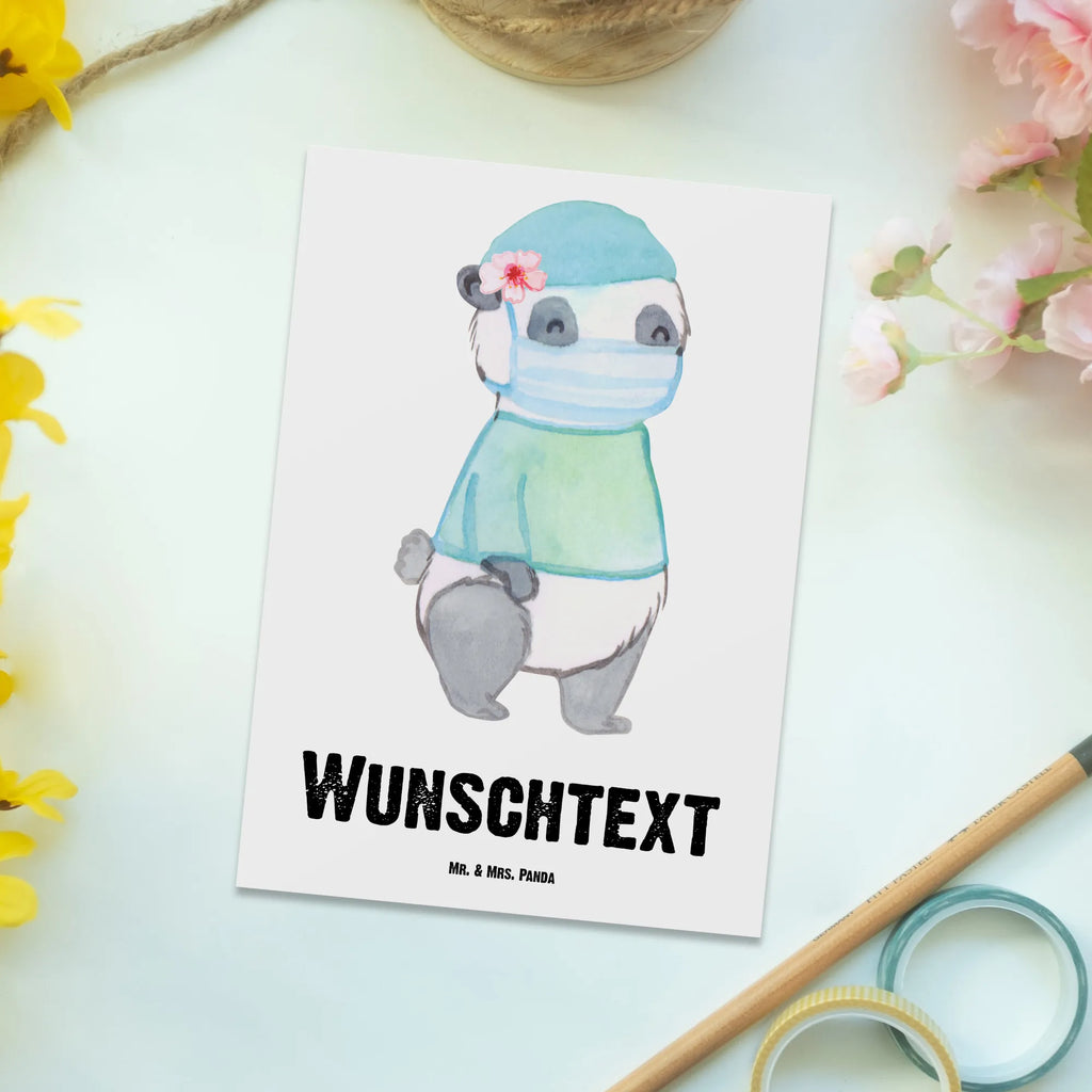 Personalisierte Postkarte Chirurgin mit Herz Postkarte mit Namen, Postkarte bedrucken, Postkarte mit Wunschtext, Postkarte personalisierbar, Geschenkkarte mit Namen, Grußkarte mit Namen, Karte mit Namen, Einladung mit Namen, Ansichtskarte mit Namen, Geschenkkarte mit Wunschtext, Grußkarte mit Wunschtext, Karte mit Wunschtext, Einladung mit Wunschtext, Ansichtskarte mit Wunschtext, Beruf, Ausbildung, Jubiläum, Abschied, Rente, Kollege, Kollegin, Geschenk, Schenken, Arbeitskollege, Mitarbeiter, Firma, Danke, Dankeschön, Chirurgin, Unfallchirurgini, Notfallchirurgin, Krankenhaus, Ärztin, Medizinerin