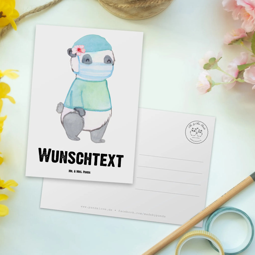 Personalisierte Postkarte Chirurgin mit Herz Postkarte mit Namen, Postkarte bedrucken, Postkarte mit Wunschtext, Postkarte personalisierbar, Geschenkkarte mit Namen, Grußkarte mit Namen, Karte mit Namen, Einladung mit Namen, Ansichtskarte mit Namen, Geschenkkarte mit Wunschtext, Grußkarte mit Wunschtext, Karte mit Wunschtext, Einladung mit Wunschtext, Ansichtskarte mit Wunschtext, Beruf, Ausbildung, Jubiläum, Abschied, Rente, Kollege, Kollegin, Geschenk, Schenken, Arbeitskollege, Mitarbeiter, Firma, Danke, Dankeschön, Chirurgin, Unfallchirurgini, Notfallchirurgin, Krankenhaus, Ärztin, Medizinerin