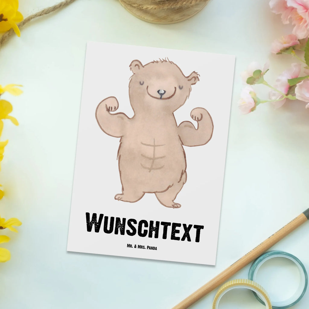 Personalisierte Postkarte Bär Bodybuilding Postkarte mit Namen, Postkarte bedrucken, Postkarte mit Wunschtext, Postkarte personalisierbar, Geschenkkarte mit Namen, Grußkarte mit Namen, Karte mit Namen, Einladung mit Namen, Ansichtskarte mit Namen, Geschenkkarte mit Wunschtext, Grußkarte mit Wunschtext, Karte mit Wunschtext, Einladung mit Wunschtext, Ansichtskarte mit Wunschtext, Geschenk, Sport, Sportart, Hobby, Schenken, Danke, Dankeschön, Auszeichnung, Gewinn, Sportler, Bodybuilding, Muskelmasse, Körpergestaltung, Leistungssport