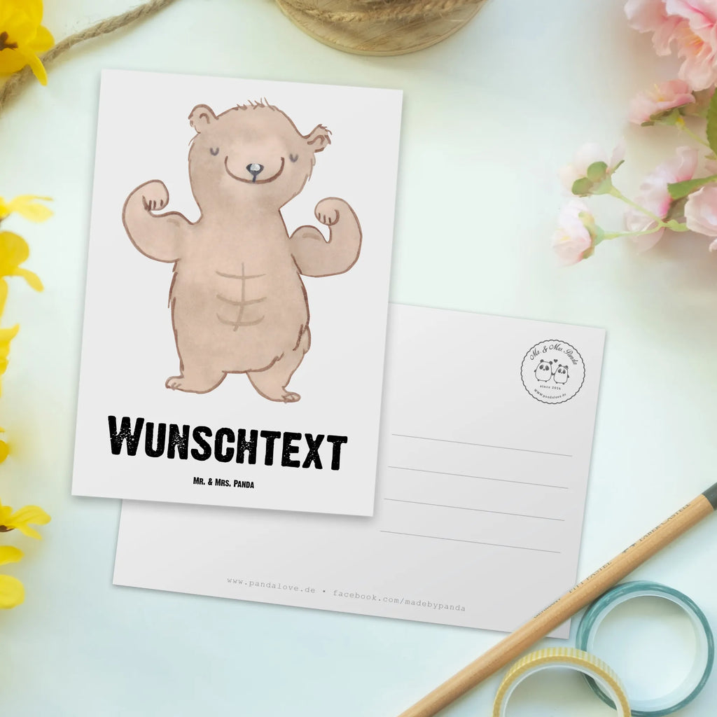 Personalisierte Postkarte Bär Bodybuilding Postkarte mit Namen, Postkarte bedrucken, Postkarte mit Wunschtext, Postkarte personalisierbar, Geschenkkarte mit Namen, Grußkarte mit Namen, Karte mit Namen, Einladung mit Namen, Ansichtskarte mit Namen, Geschenkkarte mit Wunschtext, Grußkarte mit Wunschtext, Karte mit Wunschtext, Einladung mit Wunschtext, Ansichtskarte mit Wunschtext, Geschenk, Sport, Sportart, Hobby, Schenken, Danke, Dankeschön, Auszeichnung, Gewinn, Sportler, Bodybuilding, Muskelmasse, Körpergestaltung, Leistungssport