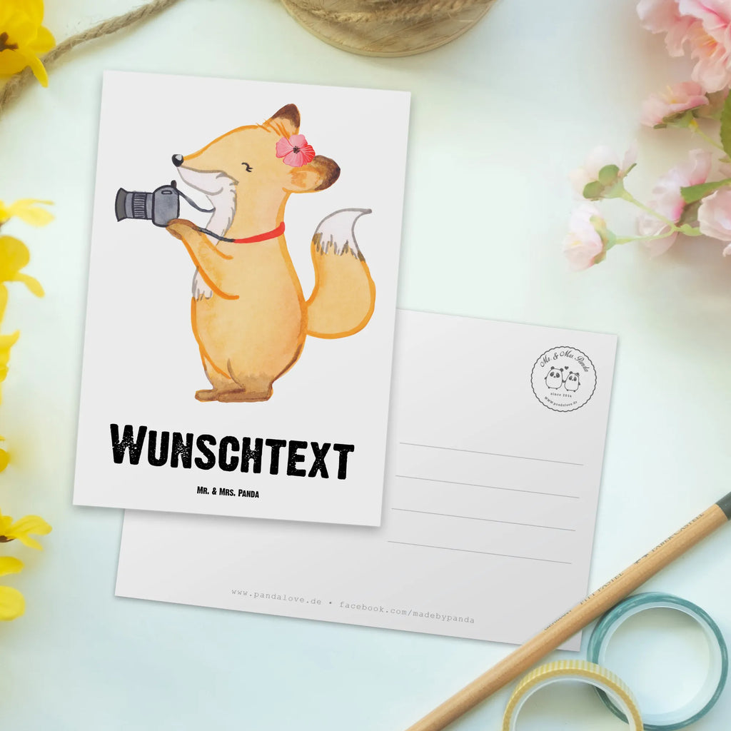 Personalisierte Postkarte Fotografin mit Herz Postkarte mit Namen, Postkarte bedrucken, Postkarte mit Wunschtext, Postkarte personalisierbar, Geschenkkarte mit Namen, Grußkarte mit Namen, Karte mit Namen, Einladung mit Namen, Ansichtskarte mit Namen, Geschenkkarte mit Wunschtext, Grußkarte mit Wunschtext, Karte mit Wunschtext, Einladung mit Wunschtext, Ansichtskarte mit Wunschtext, Beruf, Ausbildung, Jubiläum, Abschied, Rente, Kollege, Kollegin, Geschenk, Schenken, Arbeitskollege, Mitarbeiter, Firma, Danke, Dankeschön, Fotografin, Fotoreporterin, Hobbyfotografin, Hochzeitsfotografin, Fotografie, Profi Fotografin