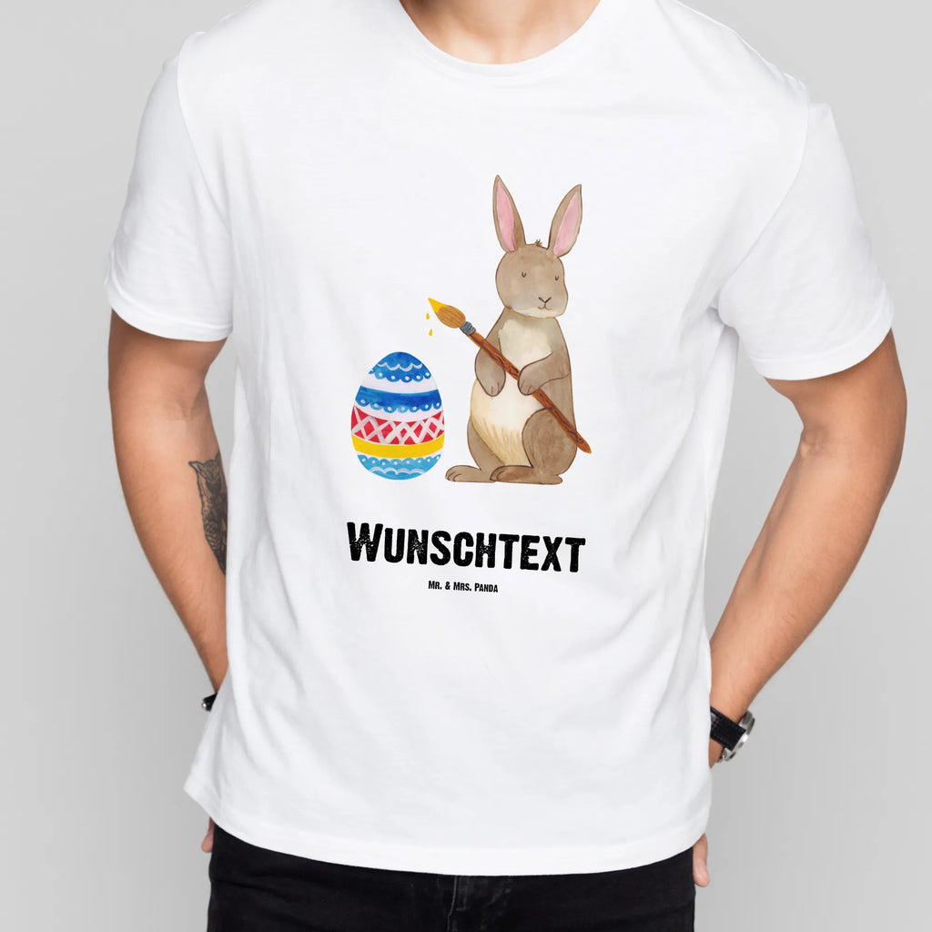 Personalisiertes T-Shirt Hase Eiermalen T-Shirt Personalisiert, T-Shirt mit Namen, T-Shirt mit Aufruck, Männer, Frauen, Wunschtext, Bedrucken, Ostern, Osterhase, Ostergeschenke, Osternest, Osterdeko, Geschenke zu Ostern, Ostern Geschenk, Ostergeschenke Kinder, Ostern Kinder, Frohe Ostern, Ostergrüße, Osterblume, Osterei, bemalte Ostereier, Hase, Kaninchen, Eiermalen