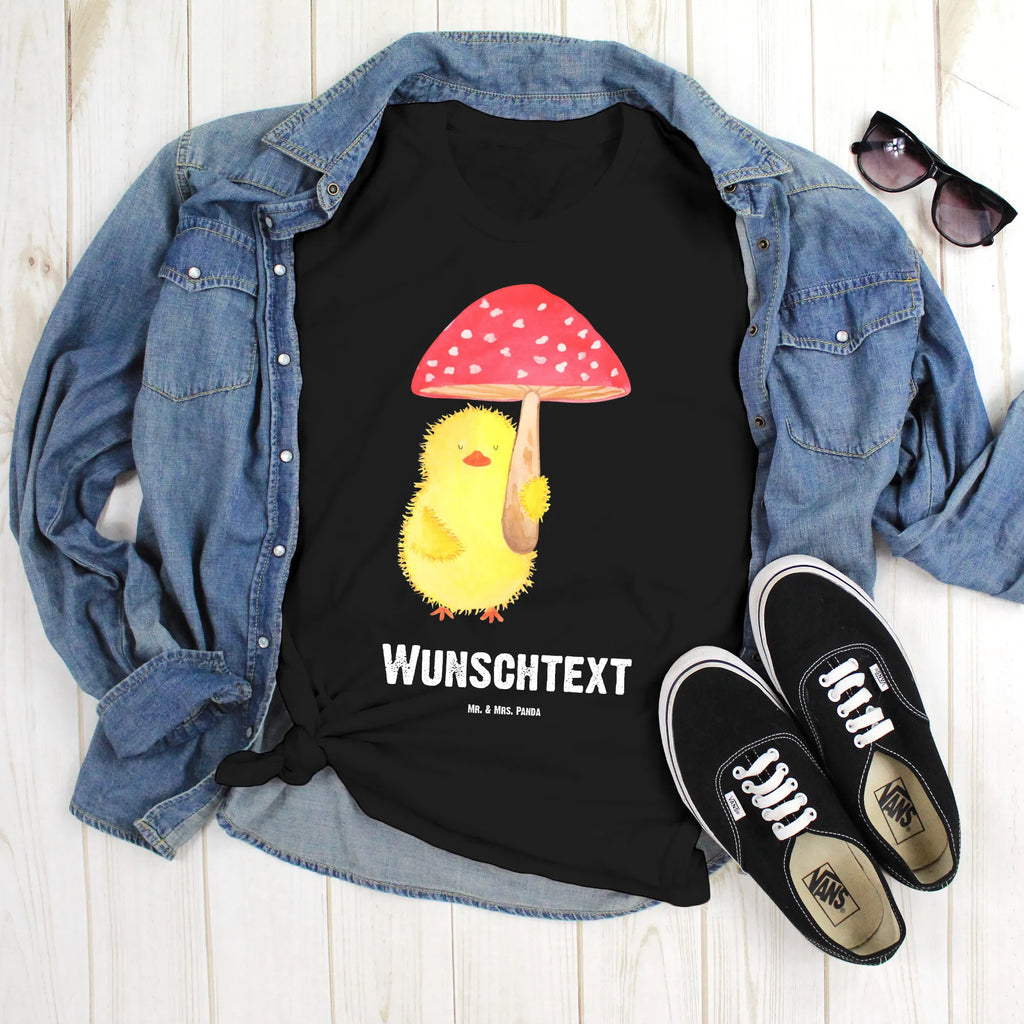 Personalisiertes T-Shirt Küken Fliegenpilz T-Shirt Personalisiert, T-Shirt mit Namen, T-Shirt mit Aufruck, Männer, Frauen, Wunschtext, Bedrucken, Ostern, Osterhase, Ostergeschenke, Osternest, Osterdeko, Geschenke zu Ostern, Ostern Geschenk, Ostergeschenke Kinder, Ostern Kinder, Küken, Fliegenpilz, Glückspilz, Frohe Ostern, Ostergrüße