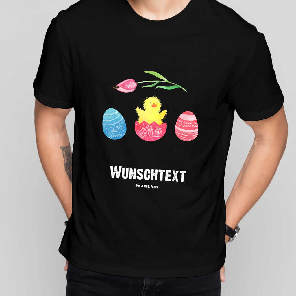 Personalisiertes T-Shirt Küken geschlüpft T-Shirt Personalisiert, T-Shirt mit Namen, T-Shirt mit Aufruck, Männer, Frauen, Wunschtext, Bedrucken, Ostern, Osterhase, Ostergeschenke, Osternest, Osterdeko, Geschenke zu Ostern, Ostern Geschenk, Ostergeschenke Kinder, Ostern Kinder, Küken, Osterei, Ostereier, Ei, Frühlingsgefühle, Freude, Grüße, liebe Grüße, Frohe Ostern, Ostergrüße