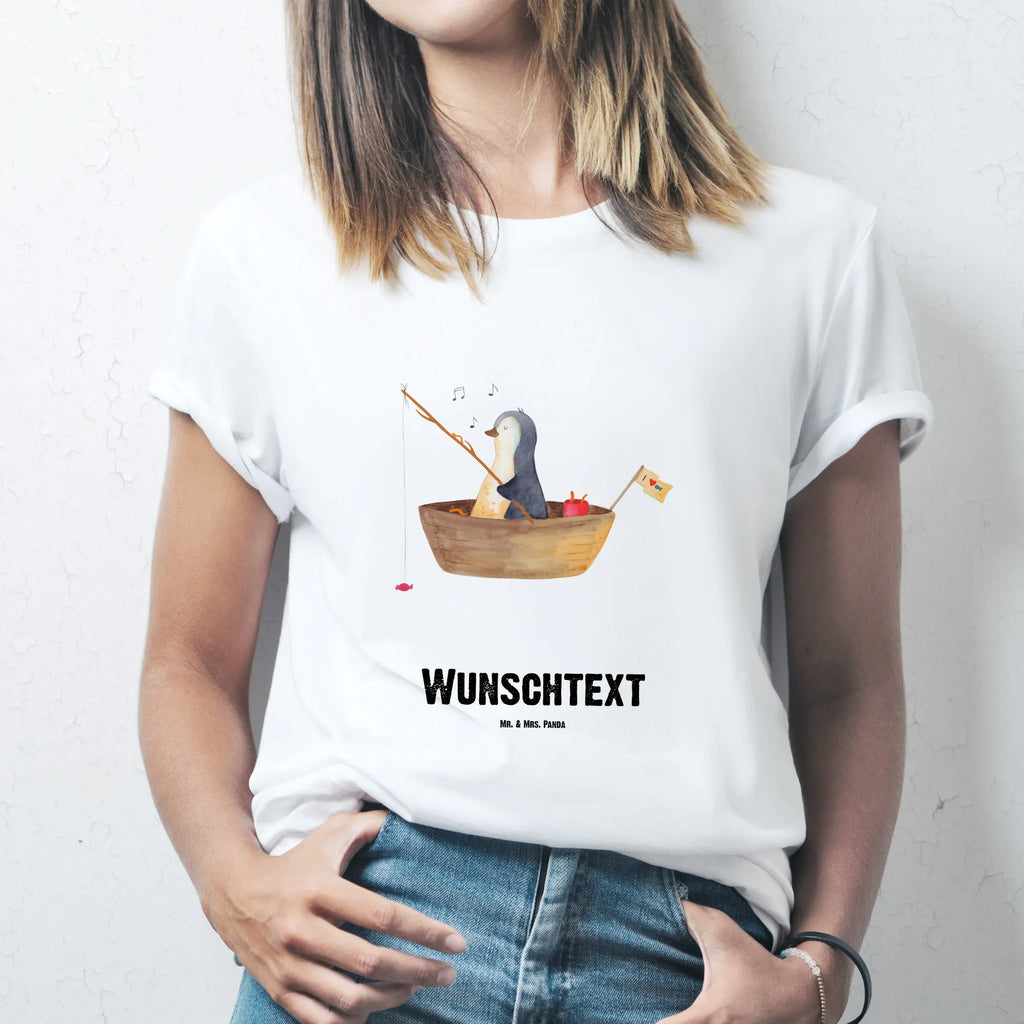 Personalisiertes T-Shirt Pinguin Angelboot T-Shirt Personalisiert, T-Shirt mit Namen, T-Shirt mit Aufruck, Männer, Frauen, Wunschtext, Bedrucken, Pinguin, Pinguine, Angeln, Boot, Angelboot, Lebenslust, Leben, genießen, Motivation, Neustart, Neuanfang, Trennung, Scheidung, Geschenkidee Liebeskummer