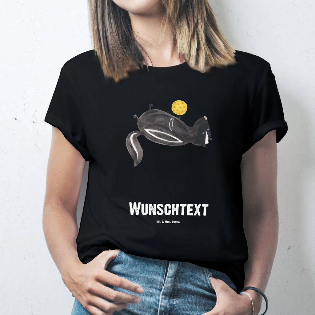 Personalisiertes T-Shirt Stinktier Ball T-Shirt Personalisiert, T-Shirt mit Namen, T-Shirt mit Aufruck, Männer, Frauen, Wunschtext, Bedrucken, Stinktier, Skunk, Wildtier, Raubtier, Stinker, Stinki, verspielt, Weisheit