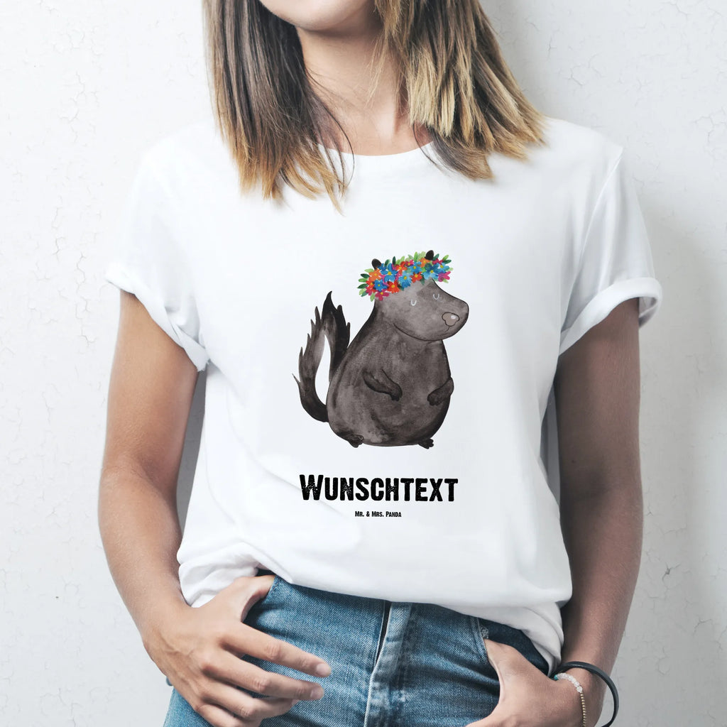 Personalisiertes T-Shirt Stinktier Blumenmaedchen T-Shirt Personalisiert, T-Shirt mit Namen, T-Shirt mit Aufruck, Männer, Frauen, Wunschtext, Bedrucken, Stinktier, Skunk, Wildtier, Raubtier, Stinker, Stinki, Yoga, Namaste, Lebe, Liebe, Lache