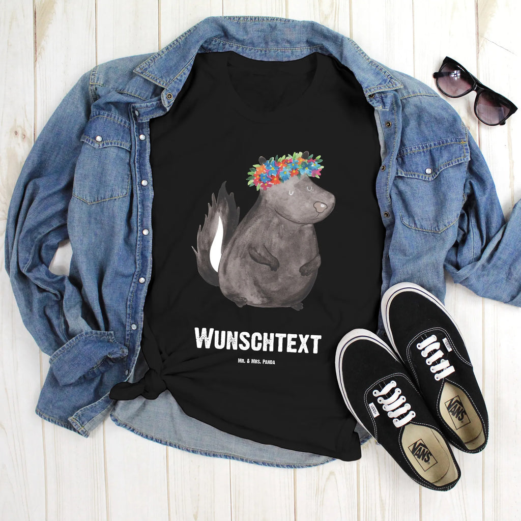 Personalisiertes T-Shirt Stinktier Blumenmaedchen T-Shirt Personalisiert, T-Shirt mit Namen, T-Shirt mit Aufruck, Männer, Frauen, Wunschtext, Bedrucken, Stinktier, Skunk, Wildtier, Raubtier, Stinker, Stinki, Yoga, Namaste, Lebe, Liebe, Lache