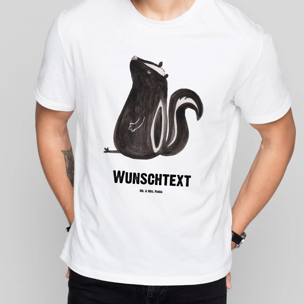 Personalisiertes T-Shirt Stinktier sitzend T-Shirt Personalisiert, T-Shirt mit Namen, T-Shirt mit Aufruck, Männer, Frauen, Wunschtext, Bedrucken, Stinktier, Skunk, Wildtier, Raubtier, Stinker, Stinki, Spruch, Büro, Recht, Besserwisser