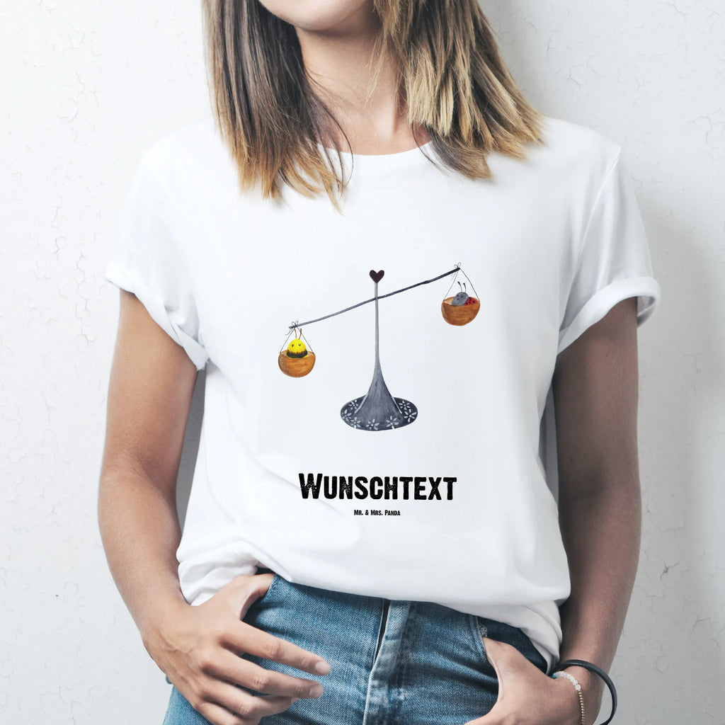 Personalisiertes T-Shirt Sternzeichen Waage T-Shirt Personalisiert, T-Shirt mit Namen, T-Shirt mit Aufruck, Männer, Frauen, Wunschtext, Bedrucken, Tierkreiszeichen, Sternzeichen, Horoskop, Astrologie, Aszendent, Waage, Waage Geschenk, Waage Sternzeichen, Geschenk Oktober, Geschenk September, Geburtstag Oktober, Geburtstag September, Gleichgewicht, Marienkäfer, Hummel, Biene