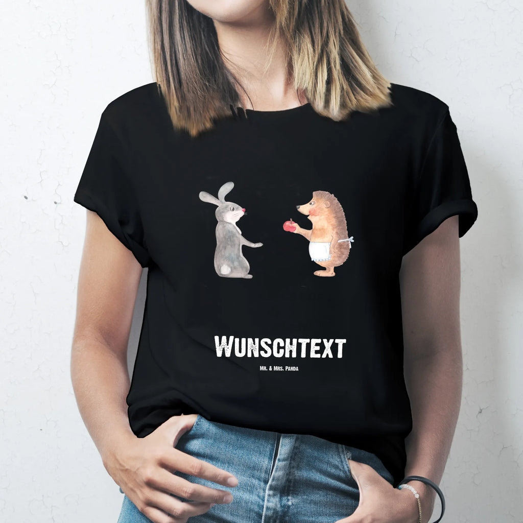 Personalisiertes T-Shirt Liebe ist nie ohne Schmerz T-Shirt Personalisiert, T-Shirt mit Namen, T-Shirt mit Aufruck, Männer, Frauen, Wunschtext, Bedrucken, Tiermotive, Gute Laune, lustige Sprüche, Tiere, Igel und Hase, Igel, Hase, Liebe Spruch, Liebeskummer Geschenk, Herzschmerz, Trösten, Trennungsschmerz, Spruch romantisch