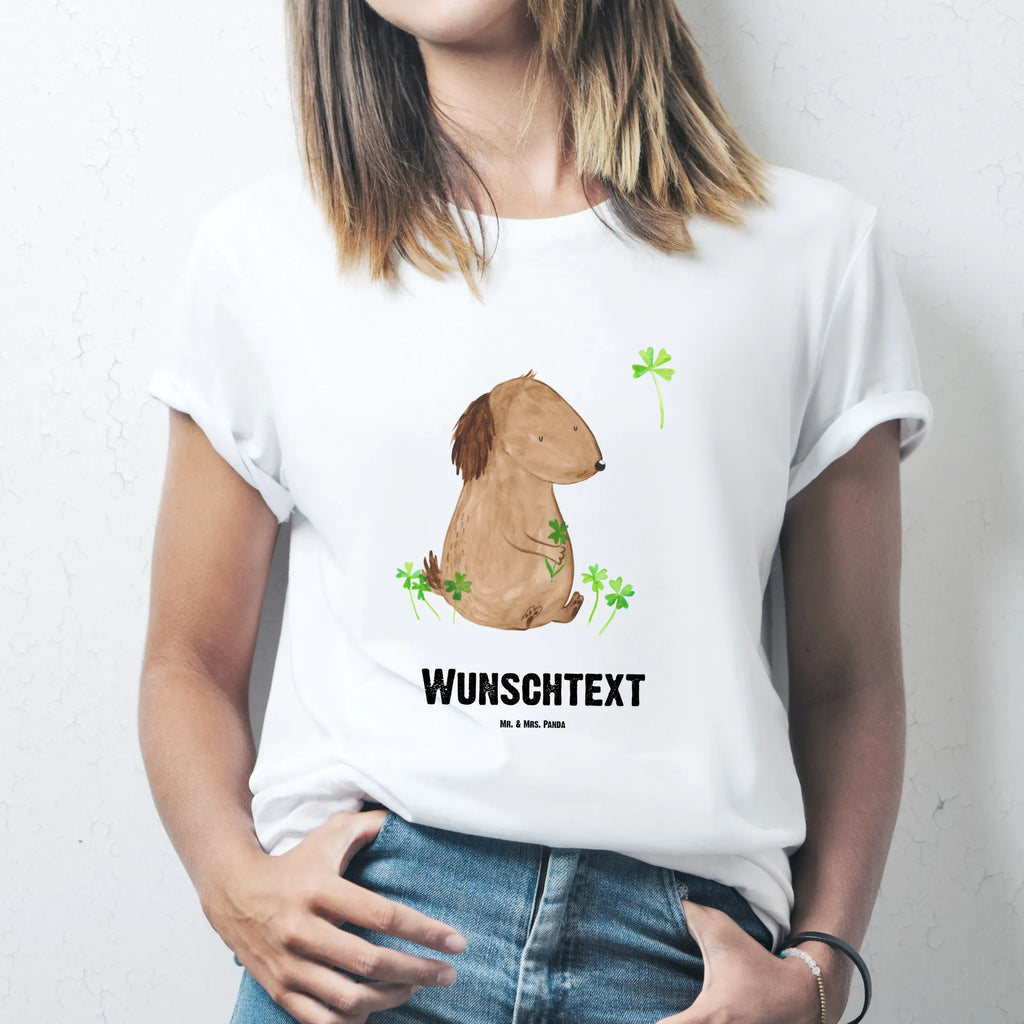 Personalisiertes T-Shirt Hund Kleeblatt T-Shirt Personalisiert, T-Shirt mit Namen, T-Shirt mit Aufruck, Männer, Frauen, Wunschtext, Bedrucken, Hund, Hundemotiv, Haustier, Hunderasse, Tierliebhaber, Hundebesitzer, Sprüche, Kleeblatt, Glück, Tagträume, Motivation, Neuanfang, Geschenk, Glücksbringer, Selbstliebe, Achtsamkeit