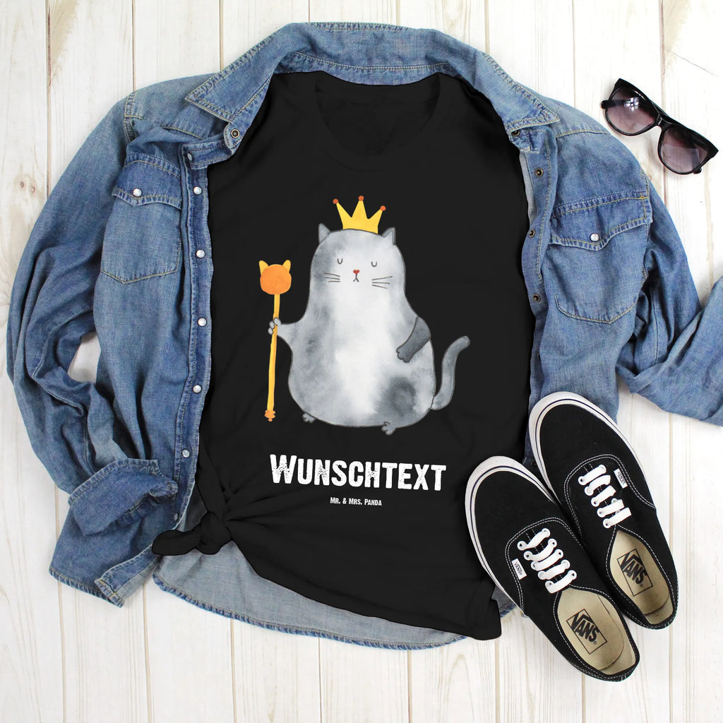 Personalisiertes T-Shirt Katzen Koenig T-Shirt Personalisiert, T-Shirt mit Namen, T-Shirt mit Aufruck, Männer, Frauen, Katze, Katzenmotiv, Katzenfan, Katzendeko, Katzenfreund, Katzenliebhaber, Katzenprodukte, Katzenartikel, Katzenaccessoires, Katzensouvenirs, Katzenliebhaberprodukte, Katzenmotive, Katzen, Kater, Mietze, Cat, Cats, Katzenhalter, Katzenbesitzerin, Haustier, König, Königin, Queen, Familie, Mietzhaus, Wohnung, erste eigenen Wohnung, Umzug, Einzug