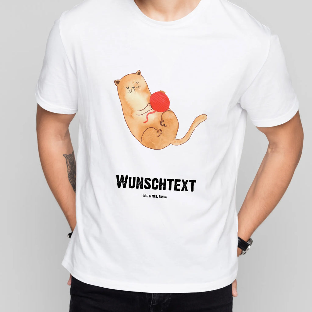 Personalisiertes T-Shirt Katzen Wollknäul T-Shirt Personalisiert, T-Shirt mit Namen, T-Shirt mit Aufruck, Männer, Frauen, Wunschtext, Bedrucken, Katze, Katzenmotiv, Katzenfan, Katzendeko, Katzenfreund, Katzenliebhaber, Katzenprodukte, Katzenartikel, Katzenaccessoires, Katzensouvenirs, Katzenliebhaberprodukte, Katzenmotive, Katzen, Kater, Mietze, Cat, Cats, Katzenhalter, Katzenbesitzerin, Haustier, Wollknäuel, Wolle, Spielen, Spiel, verspielt