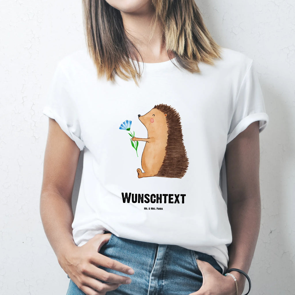 Personalisiertes T-Shirt Igel mit Blume T-Shirt Personalisiert, T-Shirt mit Namen, T-Shirt mit Aufruck, Männer, Frauen, Wunschtext, Bedrucken, Tiermotive, Gute Laune, lustige Sprüche, Tiere, Igel, Gute Besserung, Genesungswünsche, Krankheit, Krankenhaus, krank, Besuch