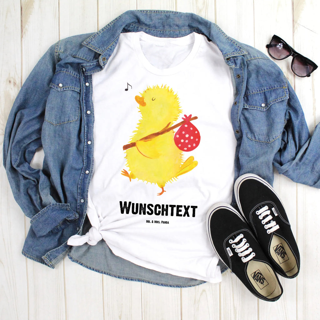 Personalisiertes T-Shirt Küken Wanderer T-Shirt Personalisiert, T-Shirt mit Namen, T-Shirt mit Aufruck, Männer, Frauen, Wunschtext, Bedrucken, Ostern, Osterhase, Ostergeschenke, Osternest, Osterdeko, Geschenke zu Ostern, Ostern Geschenk, Ostergeschenke Kinder, Ostern Kinder, Küken, Osterei, Ostereier, Ei, Frühlingsgefühle, Freude, Grüße, liebe Grüße, Frohe Ostern, Ostergrüße, Flausen, Wunder, Reisen, Weltenbummler, Zeit, Zeitmanagement, Backpacker