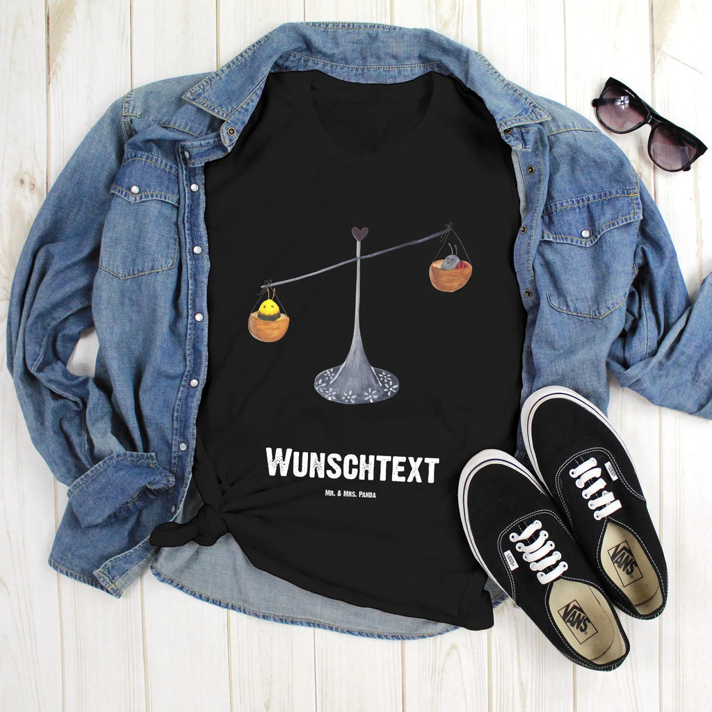 Personalisiertes T-Shirt Sternzeichen Waage T-Shirt Personalisiert, T-Shirt mit Namen, T-Shirt mit Aufruck, Männer, Frauen, Wunschtext, Bedrucken, Tierkreiszeichen, Sternzeichen, Horoskop, Astrologie, Aszendent, Waage, Waage Geschenk, Waage Sternzeichen, Geschenk Oktober, Geschenk September, Geburtstag Oktober, Geburtstag September, Gleichgewicht, Marienkäfer, Hummel, Biene