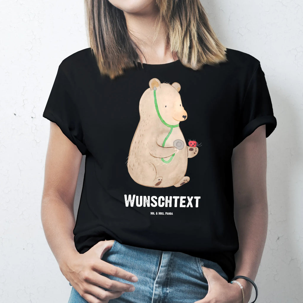 Personalisiertes T-Shirt Bär Arzt T-Shirt Personalisiert, T-Shirt mit Namen, T-Shirt mit Aufruck, Männer, Frauen, Wunschtext, Bedrucken, Bär, Teddy, Teddybär, Arzt, Ärztin, Doktor, Professor, Doktorin, Professorin