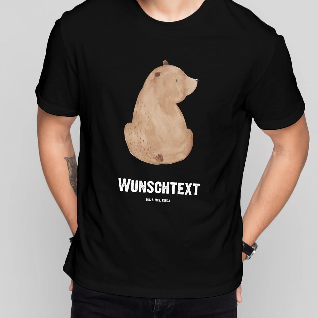 Personalisiertes T-Shirt Bär Schulterblick T-Shirt Personalisiert, T-Shirt mit Namen, T-Shirt mit Aufruck, Männer, Frauen, Wunschtext, Bedrucken, Bär, Teddy, Teddybär, Selbstachtung, Weltansicht, Motivation, Bären, Bärenliebe, Weisheit