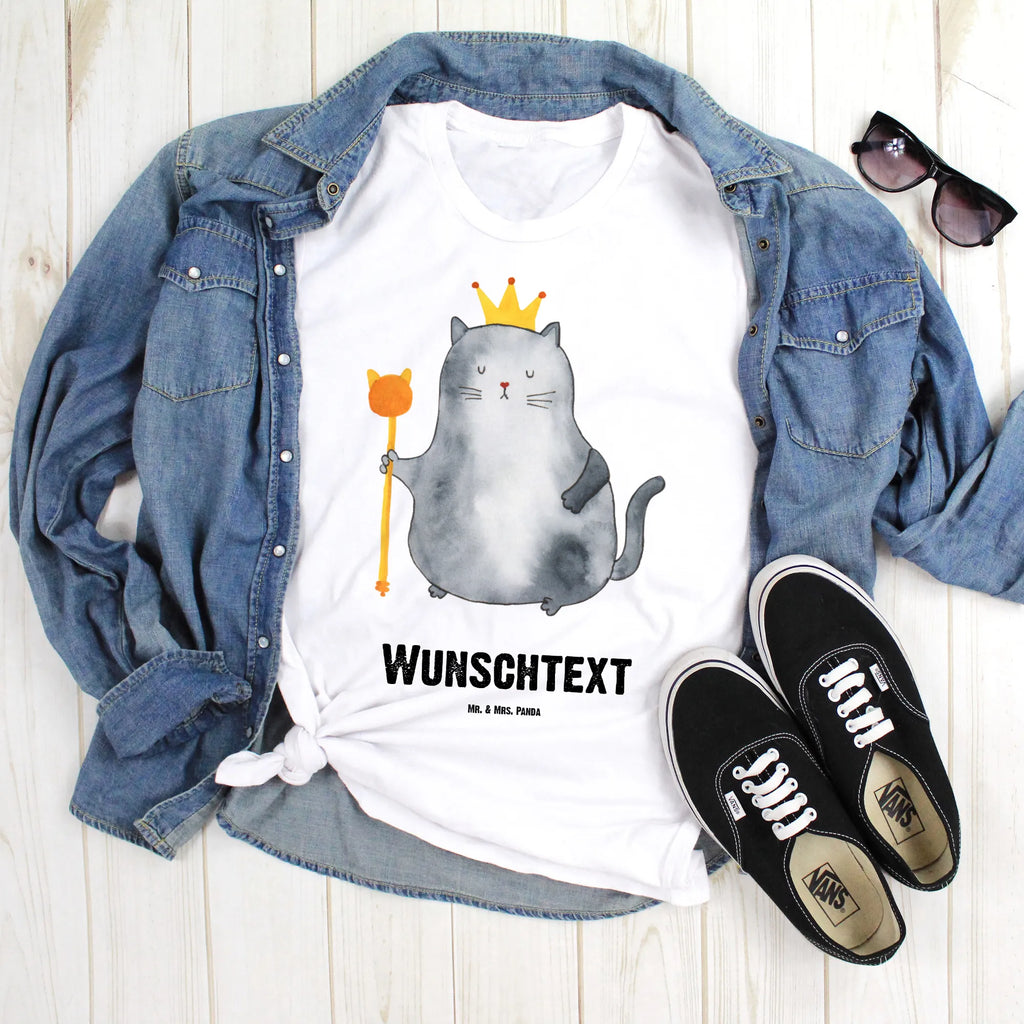 Personalisiertes T-Shirt Katzen Koenig T-Shirt Personalisiert, T-Shirt mit Namen, T-Shirt mit Aufruck, Männer, Frauen, Katze, Katzenmotiv, Katzenfan, Katzendeko, Katzenfreund, Katzenliebhaber, Katzenprodukte, Katzenartikel, Katzenaccessoires, Katzensouvenirs, Katzenliebhaberprodukte, Katzenmotive, Katzen, Kater, Mietze, Cat, Cats, Katzenhalter, Katzenbesitzerin, Haustier, König, Königin, Queen, Familie, Mietzhaus, Wohnung, erste eigenen Wohnung, Umzug, Einzug