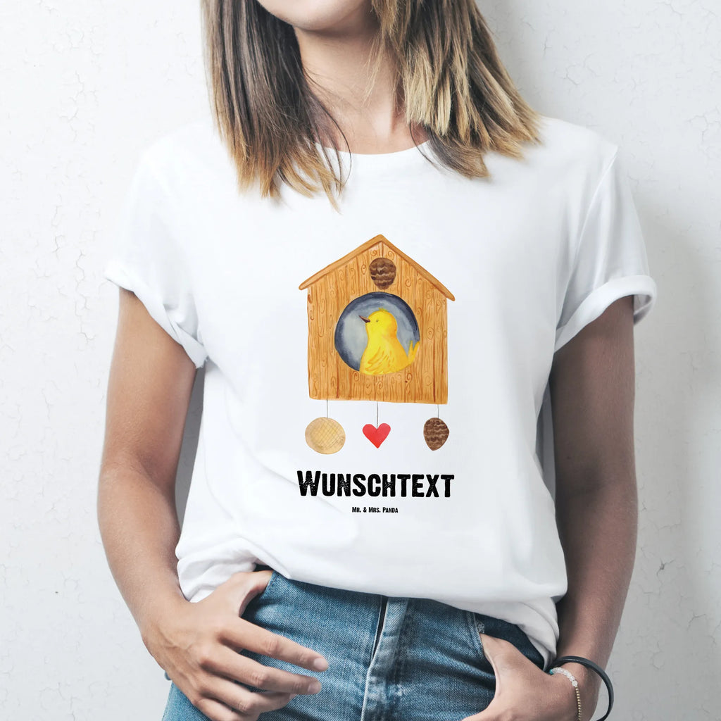 Personalisiertes T-Shirt Vogelhaus T-Shirt Personalisiert, T-Shirt mit Namen, T-Shirt mit Aufruck, Männer, Frauen, Wunschtext, Bedrucken, Tiermotive, Gute Laune, lustige Sprüche, Tiere, Vogel, Vögel, Vogelhaus, Vogelhäuschen, Home sweet home, Zuhause, Nest, Eigenheim, Familie, Wohnung, Haus, unser Haus, Lieblingsort, Castle