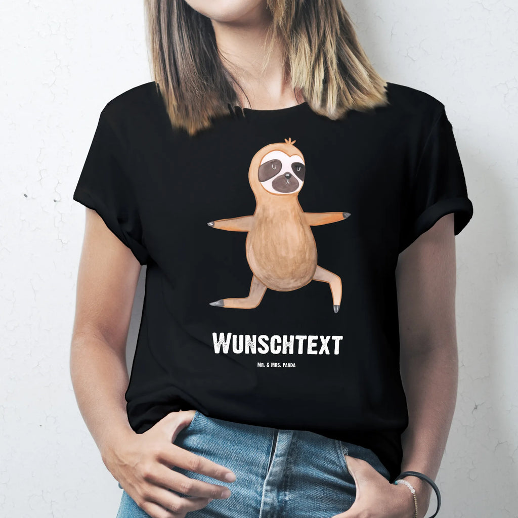 Personalisiertes T-Shirt Faultier  Yoga T-Shirt Personalisiert, T-Shirt mit Namen, T-Shirt mit Aufruck, Männer, Frauen, Wunschtext, Bedrucken, Faultier, Faultier Geschenk, Faultier Deko, Faultiere, faul, Lieblingstier, Yoga, Namaste, Krieger, Yogaübungen, Meditation, Atmung, Gelassenheit, Entspannung