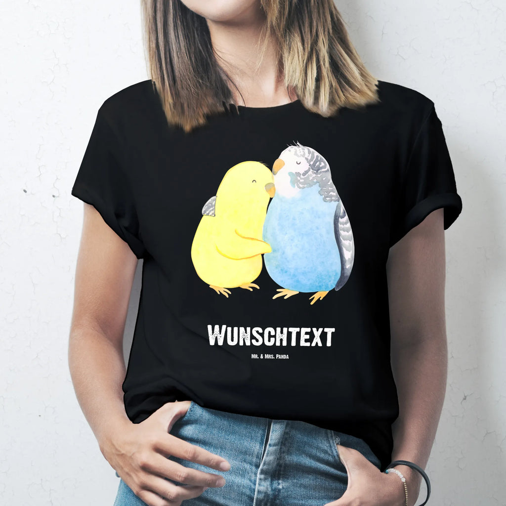 Personalisiertes T-Shirt Wellensittich Liebe T-Shirt Personalisiert, T-Shirt mit Namen, T-Shirt mit Aufruck, Männer, Frauen, Wunschtext, Bedrucken, Liebe, Partner, Freund, Freundin, Ehemann, Ehefrau, Heiraten, Verlobung, Heiratsantrag, Liebesgeschenk, Jahrestag, Hocheitstag, Vögel, Wellensittich, Nähe, Kuscheln, Vertrauen