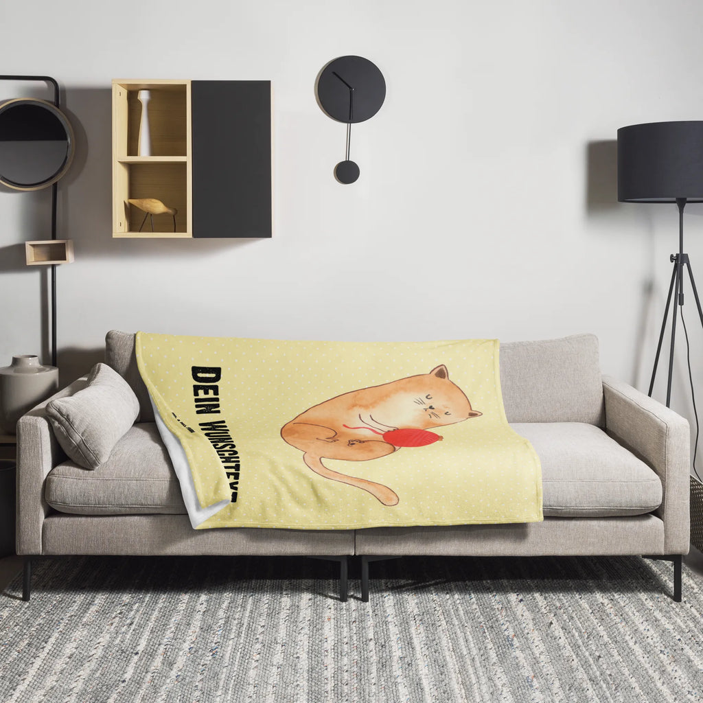 Personalisierte Decke Katzen Wollknäul Personalisierte Decke, Decke mit Namen, Kuscheldecke mit Namen, Decke bedrucken, Kuscheldecke bedrucken, Katze, Katzenmotiv, Katzenfan, Katzendeko, Katzenfreund, Katzenliebhaber, Katzenprodukte, Katzenartikel, Katzenaccessoires, Katzensouvenirs, Katzenliebhaberprodukte, Katzenmotive, Katzen, Kater, Mietze, Cat, Cats, Katzenhalter, Katzenbesitzerin, Haustier, Wollknäuel, Wolle, Spielen, Spiel, verspielt