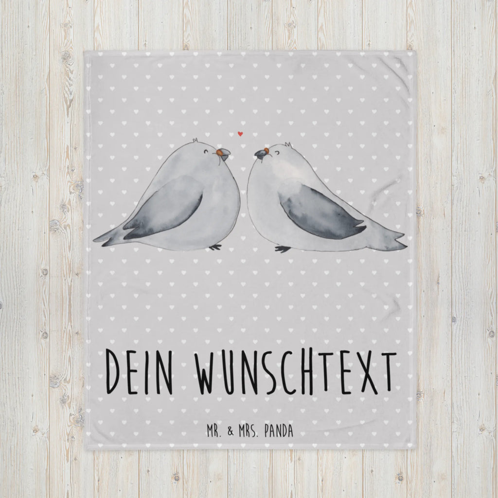 Personalisierte Decke Turteltauben Liebe Personalisierte Decke, Decke mit Namen, Kuscheldecke mit Namen, Decke bedrucken, Kuscheldecke bedrucken, Liebe, Partner, Freund, Freundin, Ehemann, Ehefrau, Heiraten, Verlobung, Heiratsantrag, Liebesgeschenk, Jahrestag, Hocheitstag, Turteltauben, Turteltäubchen, Tauben, Verliebt, Verlobt, Verheiratet, Geschenk Freundin, Geschenk Freund, Liebesbeweis, Hochzeitstag, Geschenk Hochzeit