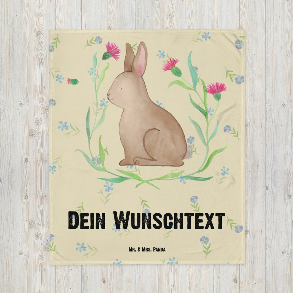 Personalisierte Decke Hase sitzend Personalisierte Decke, Decke mit Namen, Kuscheldecke mit Namen, Decke bedrucken, Kuscheldecke bedrucken, Ostern, Osterhase, Ostergeschenke, Osternest, Osterdeko, Geschenke zu Ostern, Ostern Geschenk, Ostergeschenke Kinder, Ostern Kinder, Frohe Ostern, Ostergrüße, Osterblume, Liebe, Grüße, Hase, Kaninchen