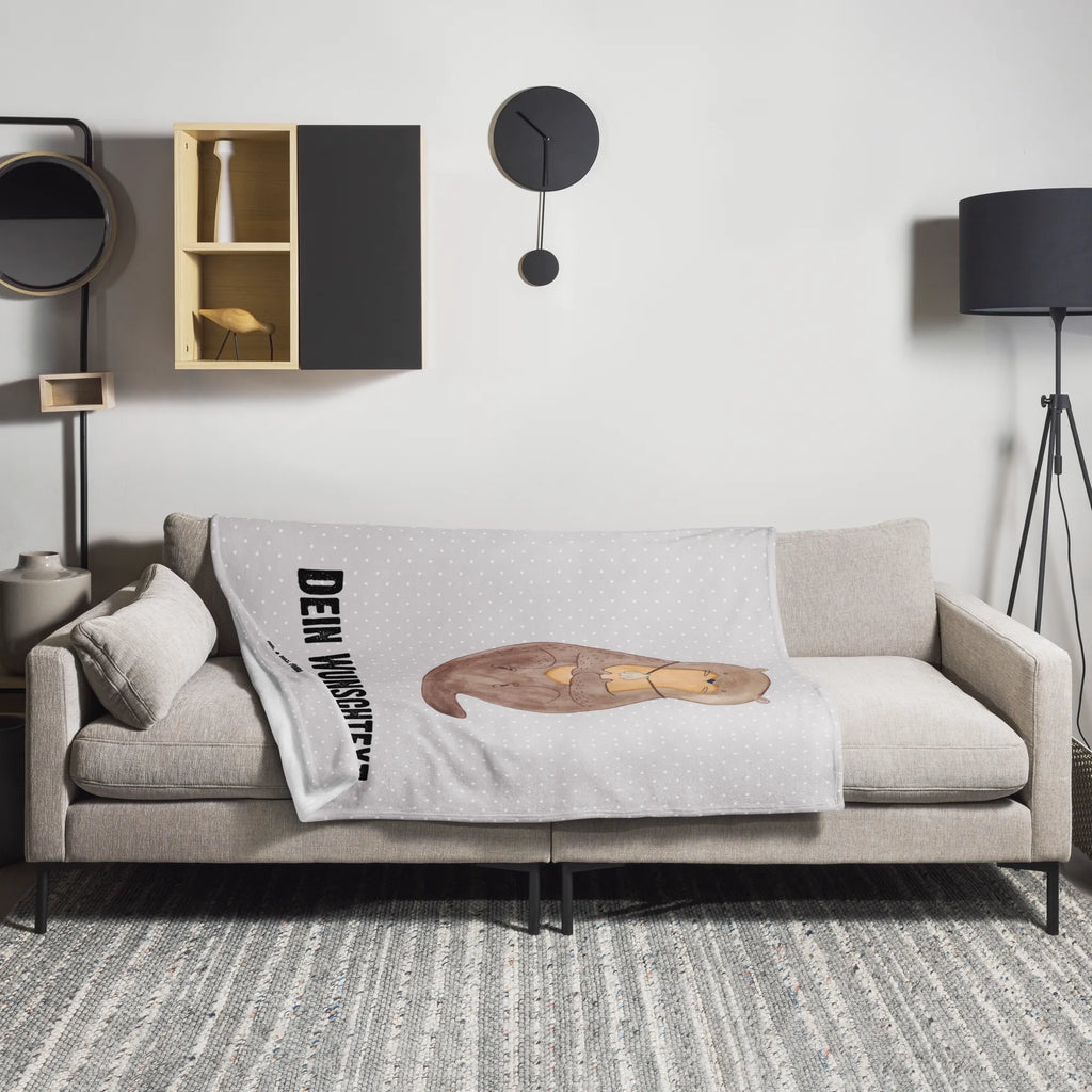 Personalisierte Decke Otter mit Muschelmedaillon Personalisierte Decke, Decke mit Namen, Kuscheldecke mit Namen, Decke bedrucken, Kuscheldecke bedrucken, Otter, Fischotter, Seeotter, Otterliebe, grübeln, träumen, Motivation, Tagträumen, Büro