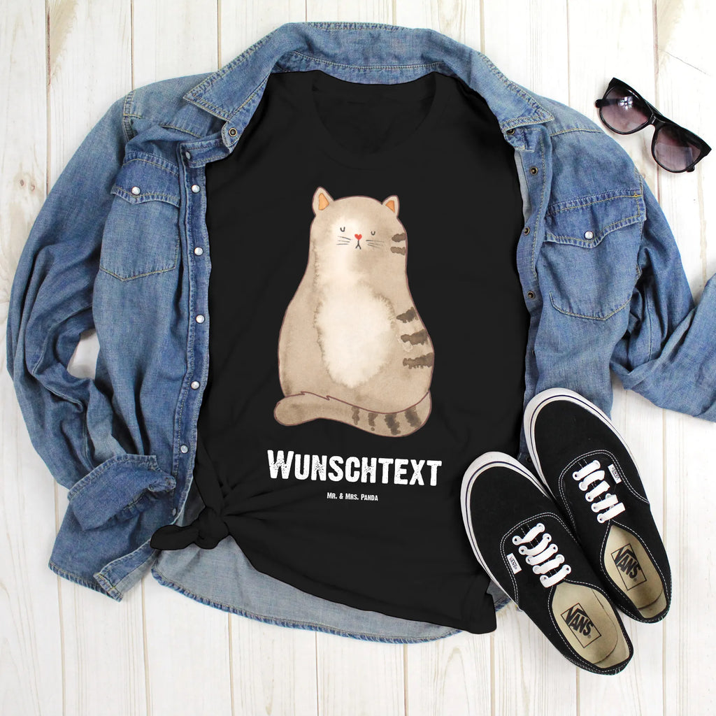 Personalisiertes T-Shirt Katze sitzend T-Shirt Personalisiert, T-Shirt mit Namen, T-Shirt mit Aufruck, Männer, Frauen, Wunschtext, Bedrucken, Katze, Katzenmotiv, Katzenfan, Katzendeko, Katzenfreund, Katzenliebhaber, Katzenprodukte, Katzenartikel, Katzenaccessoires, Katzensouvenirs, Katzenliebhaberprodukte, Katzenmotive, Katzen, Kater, Mietze, Cat, Cats, Katzenhalter, Katzenbesitzerin, Haustier, Katzenliebe, Lebensinhalt, Liebe, Mittelpunkt, Familie