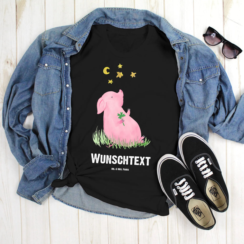 Personalisiertes T-Shirt Glücksschwein T-Shirt Personalisiert, T-Shirt mit Namen, T-Shirt mit Aufruck, Männer, Frauen, Wunschtext, Bedrucken, Tiermotive, Gute Laune, lustige Sprüche, Tiere, Glücksschwein. Glück, Schwein, Schweinchen, Sterne, Sernchen, Ziele, Träume, Motivation, Glücksbringer