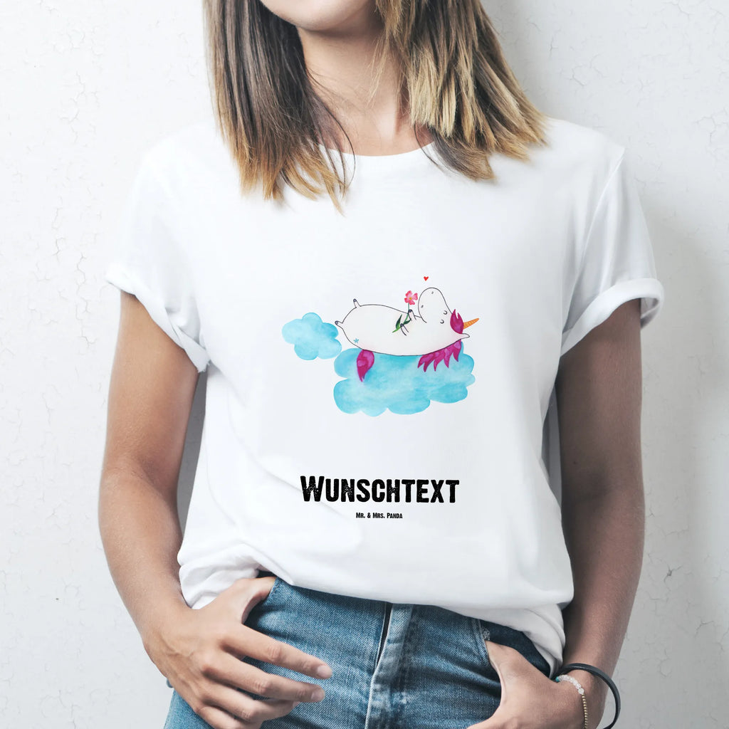 Personalisiertes T-Shirt Einhorn verliebt auf Wolke T-Shirt Personalisiert, T-Shirt mit Namen, T-Shirt mit Aufruck, Männer, Frauen, Wunschtext, Bedrucken, Einhorn, Einhörner, Einhorn Deko, Pegasus, Unicorn, verliebt, Liebe, Liebesbeweis, Freundin, Wolke