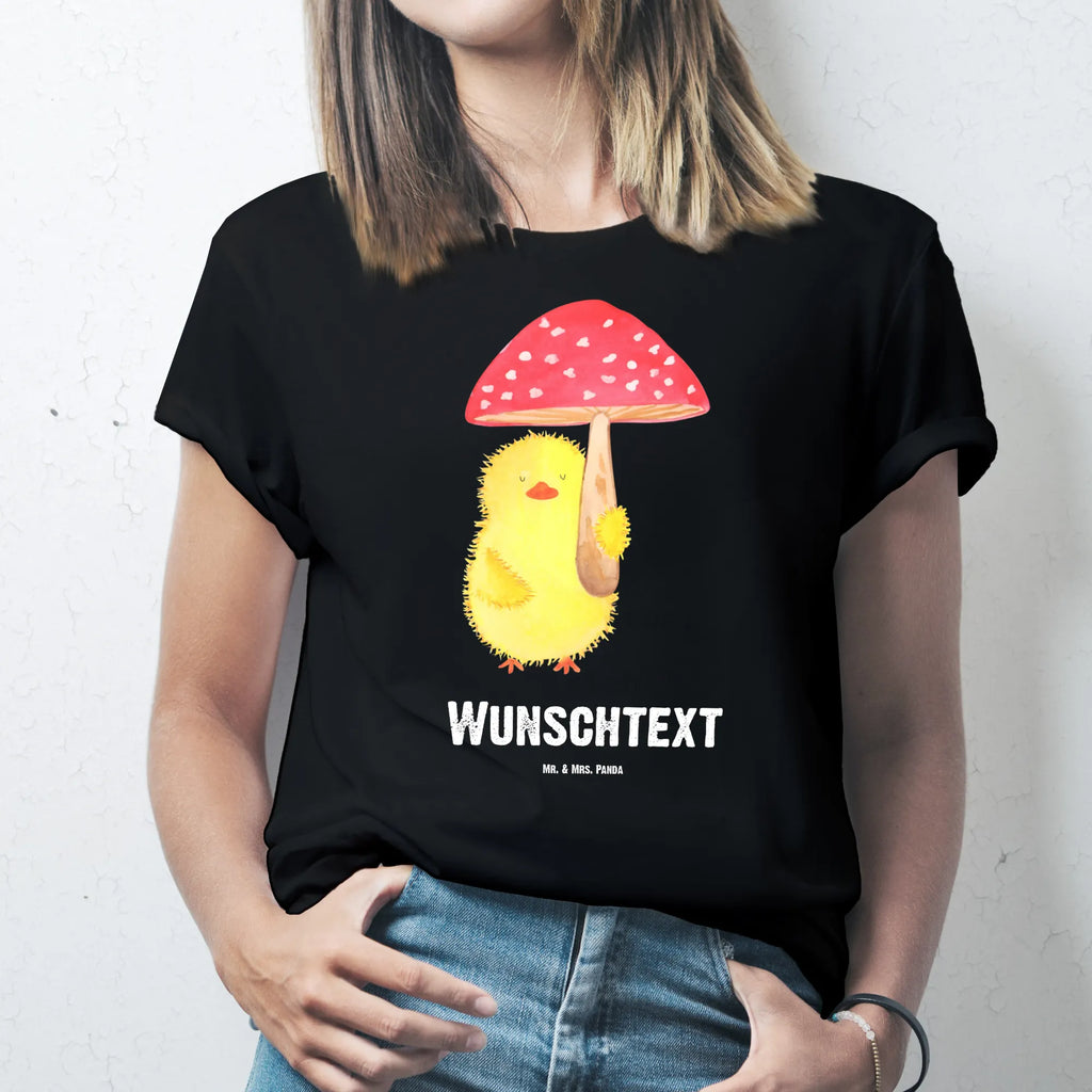 Personalisiertes T-Shirt Küken Fliegenpilz T-Shirt Personalisiert, T-Shirt mit Namen, T-Shirt mit Aufruck, Männer, Frauen, Wunschtext, Bedrucken, Ostern, Osterhase, Ostergeschenke, Osternest, Osterdeko, Geschenke zu Ostern, Ostern Geschenk, Ostergeschenke Kinder, Ostern Kinder, Küken, Fliegenpilz, Glückspilz, Frohe Ostern, Ostergrüße